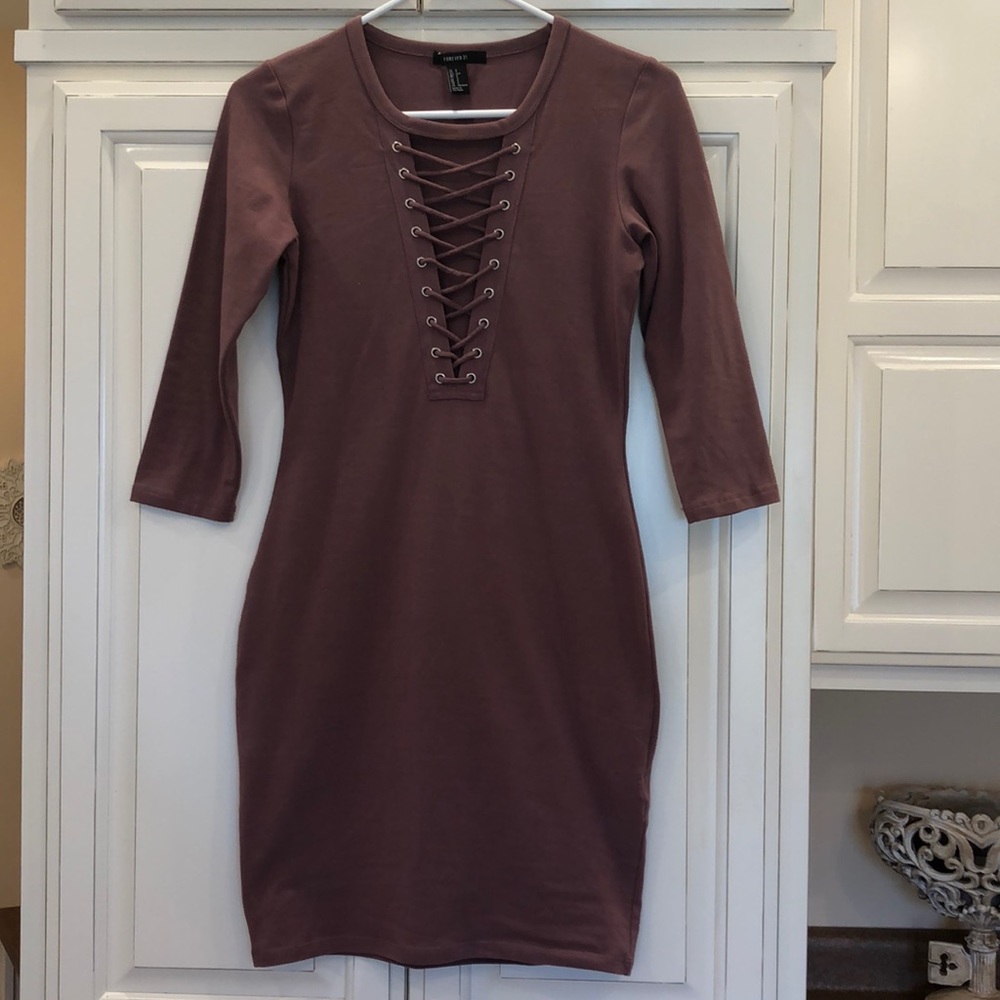 Forever 21 lace front body con dress 3/4 sleeve dress size small
